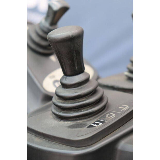 2020 Still RX70-16T-46023077