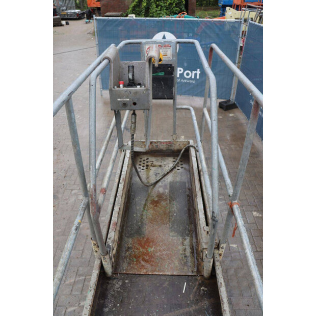 2000 UPRIGHT SL20-46023114