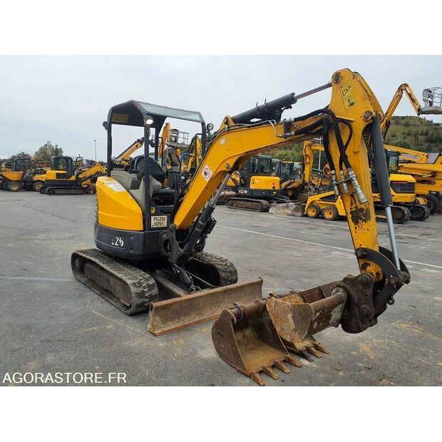 2018 بوبكات E26-46039069