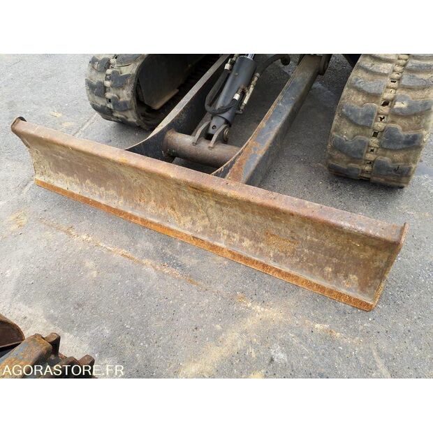 2018 بوبكات E26-46039085