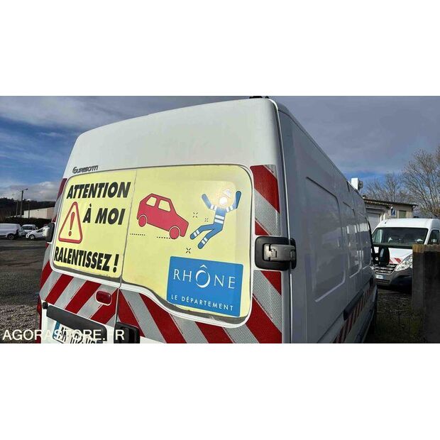 2010 رينو Master-46039623