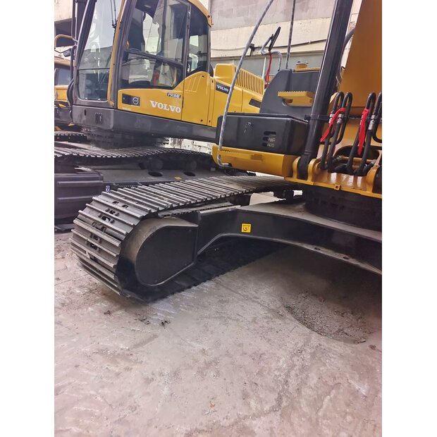 2024 Caterpillar 320D2L-46040393