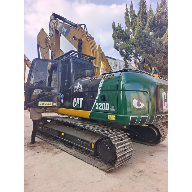 2024 Caterpillar 320D2L-46040400