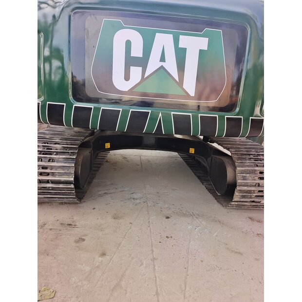 2024 Caterpillar 320D2L-46040401