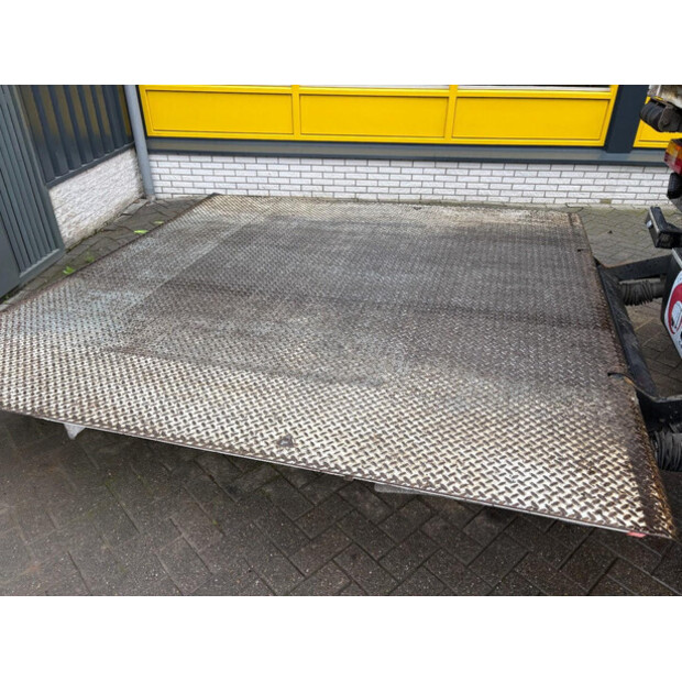 2012 فولفو FM-46040637