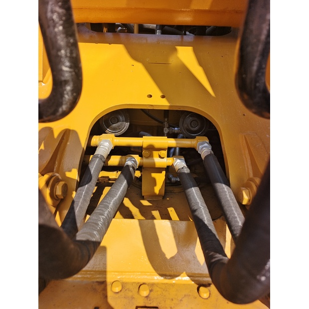 2025 Caterpillar 320D2L-46041242