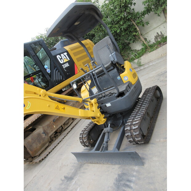 2025 Komatsu PC18MR-46041267