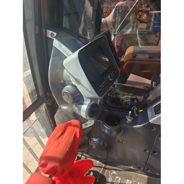 2024 هيونداي 305LC-9T-46041449