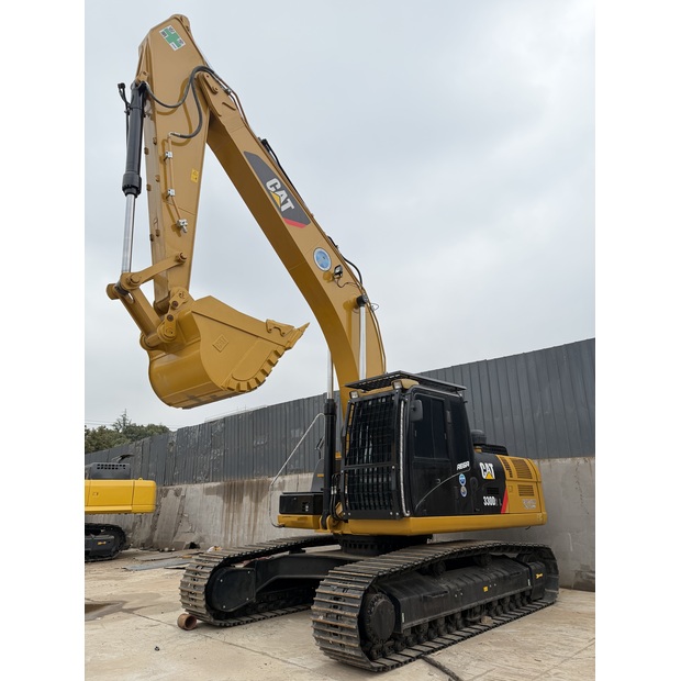 2025 Caterpillar 330D2L-46041760
