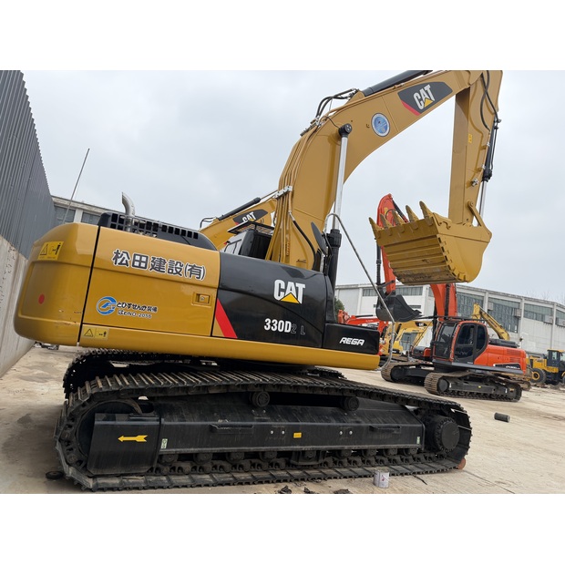 2025 Caterpillar 330D2L-46041761