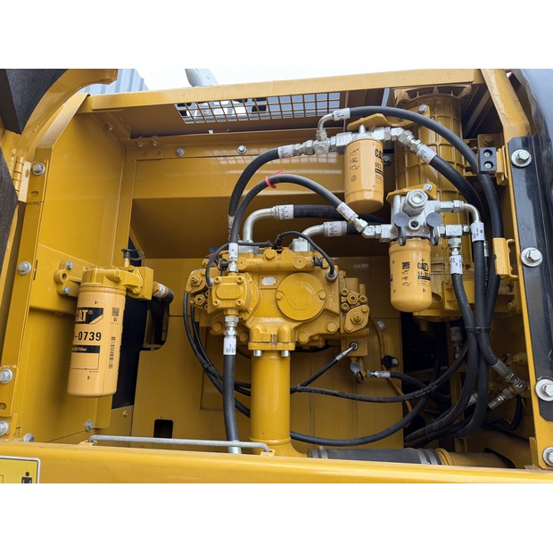 2025 Caterpillar 330D2L-46041762