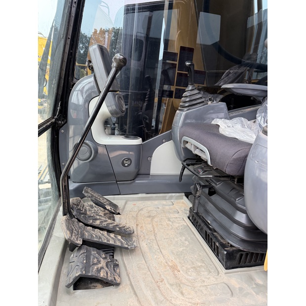 2025 Caterpillar 330D2L-46041765