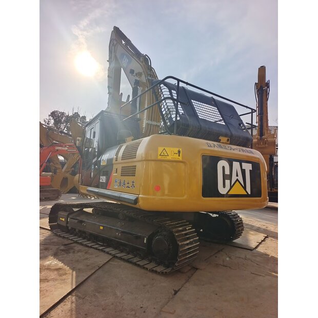 2025 Caterpillar 329D2-46041770