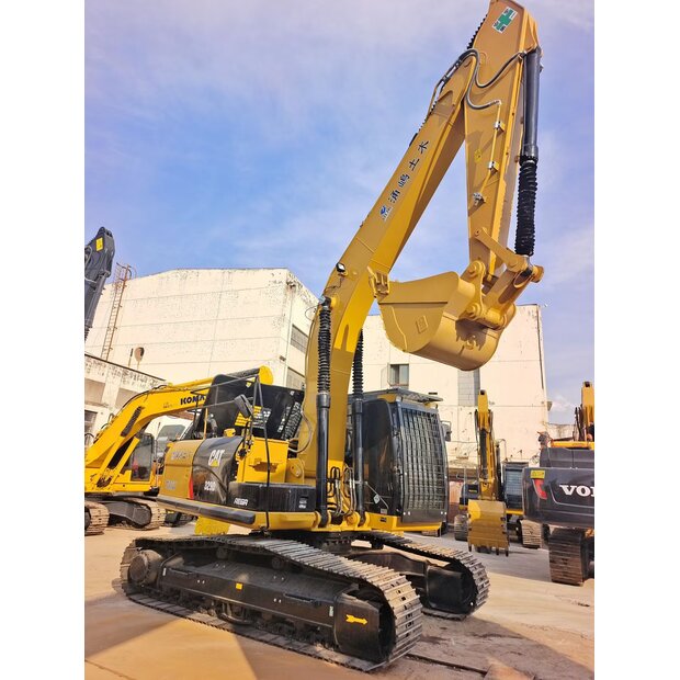 2025 Caterpillar 329D2-46041771