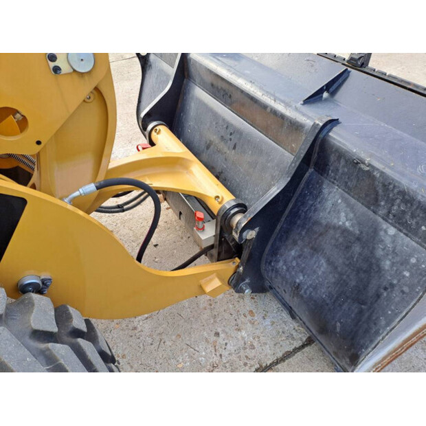 2024 Caterpillar 906-46042895