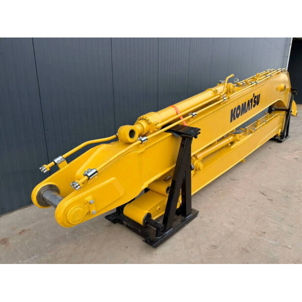 2026 Komatsu PC210-46044392