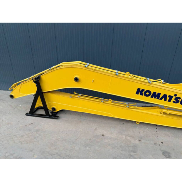 2026 Komatsu PC220-46044506