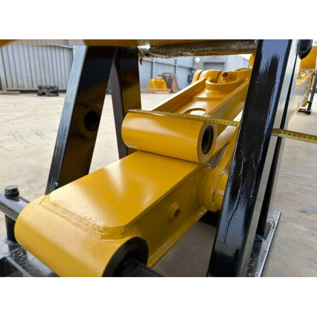 2026 Komatsu PC220-46044516