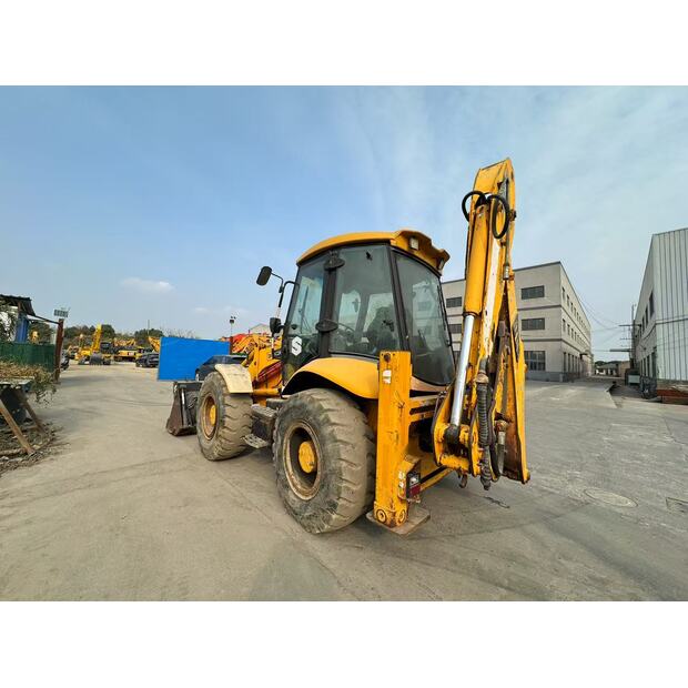 2022 جيه سي بي 4CX-46044542