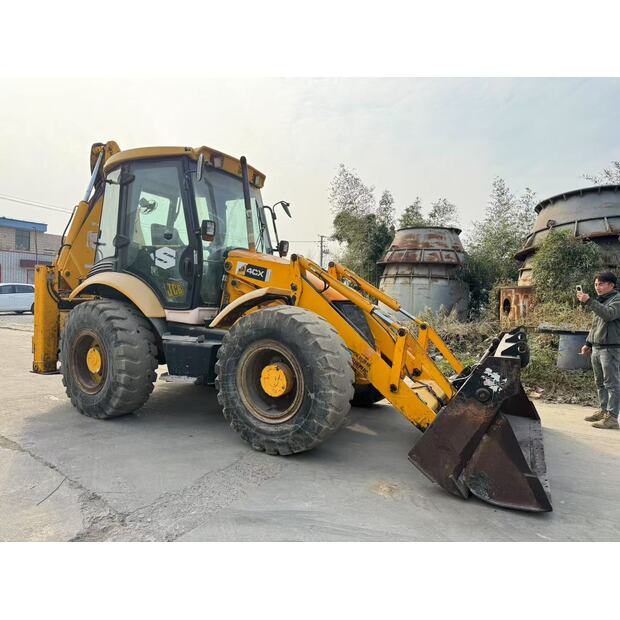 2022 جيه سي بي 4CX-46044544