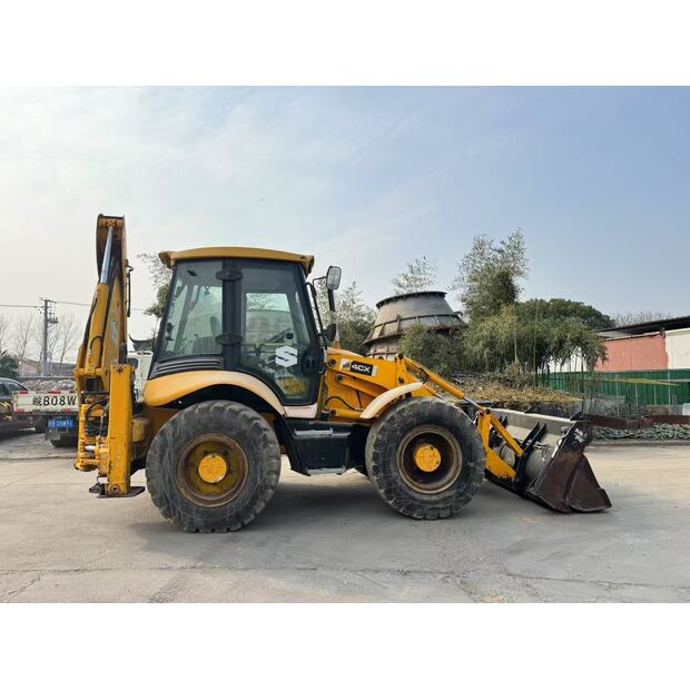 2022 جيه سي بي 4CX-46044547