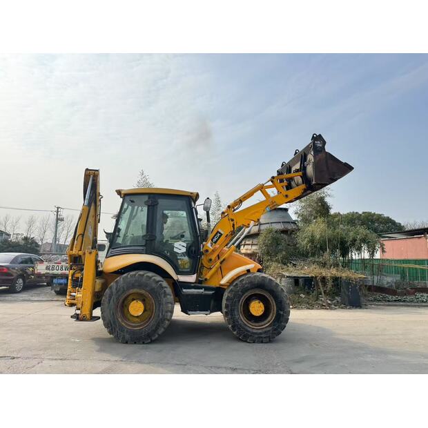 2022 جيه سي بي 4CX-46044549