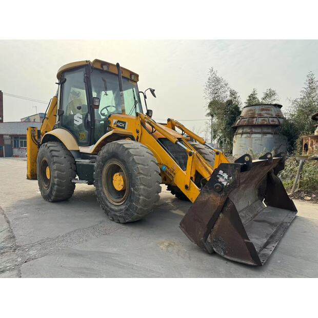 2022 جيه سي بي 4CX-46044550