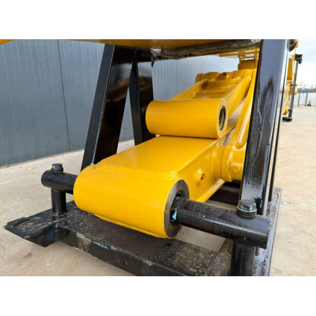 2026 Komatsu PC240-46044605