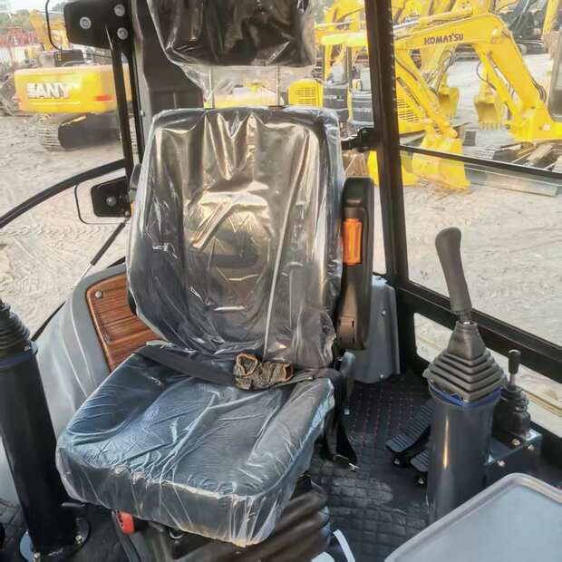 2025 JCB 5CX-46045105