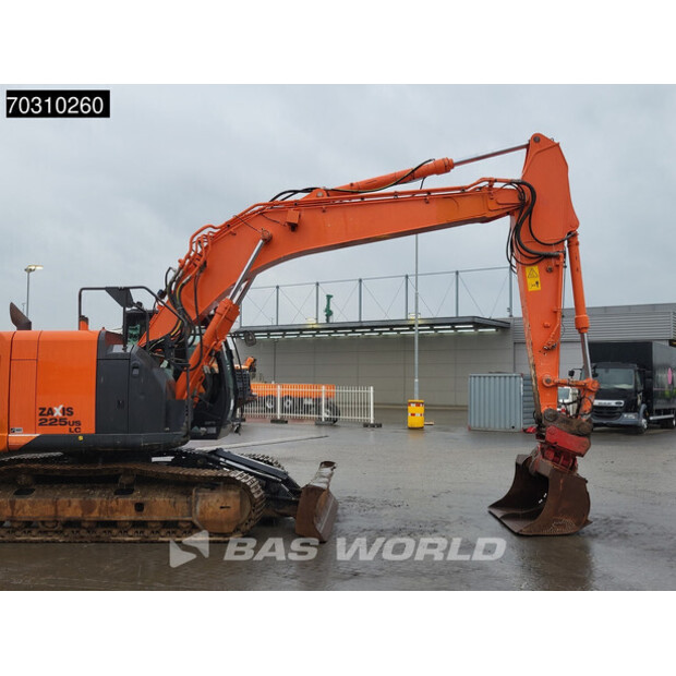 2016 Hitachi ZX225USLC-5B-46045999