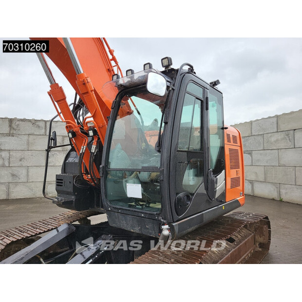 2016 Hitachi ZX225USLC-5B-46046025