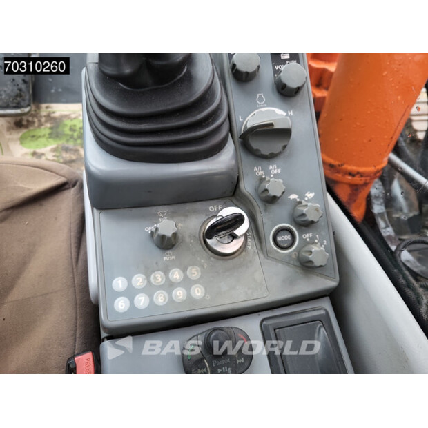 2016 Hitachi ZX225USLC-5B-46046037