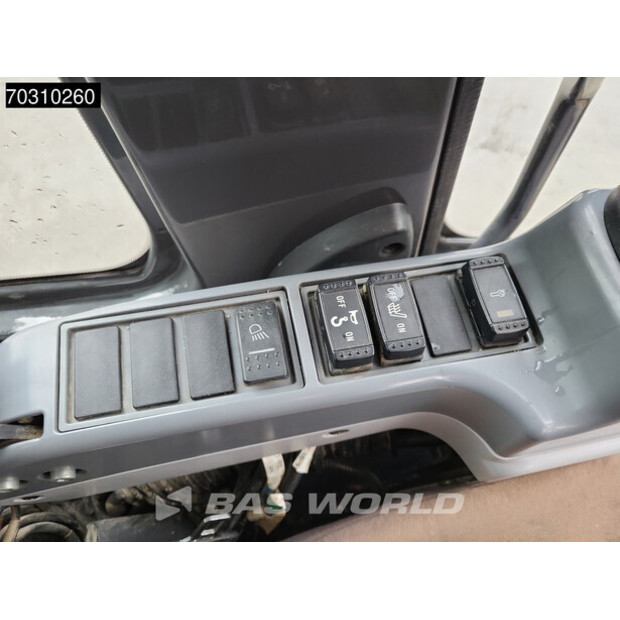 2016 Hitachi ZX225USLC-5B-46046043