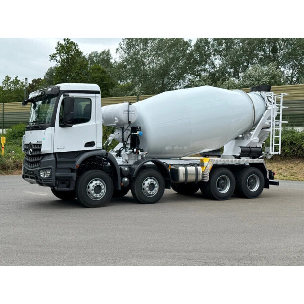 2024 مرسيدس بنز Arocs 4142-46047137