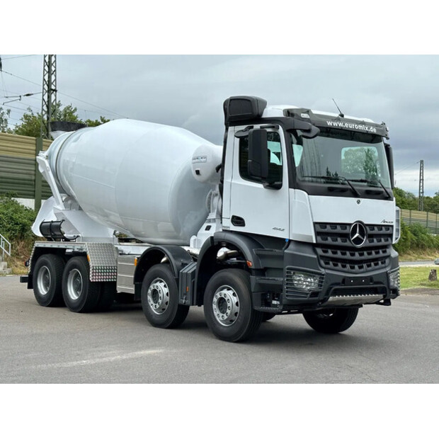 2024 مرسيدس بنز Arocs 4142-46047143