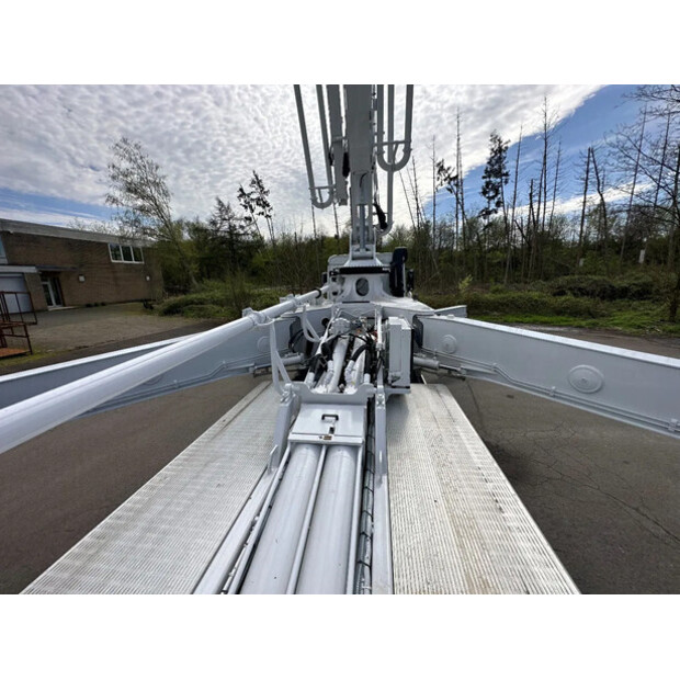 2025 Mercedes-Benz Arocs 4142-46047399