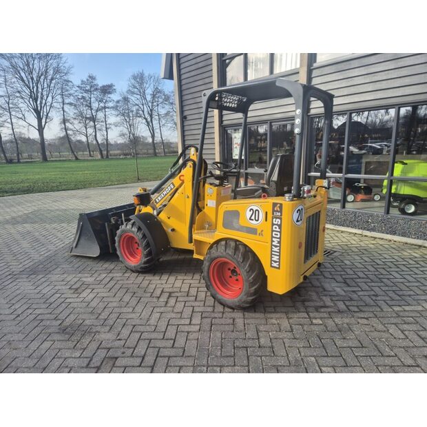 2023 Knikmops-46054273