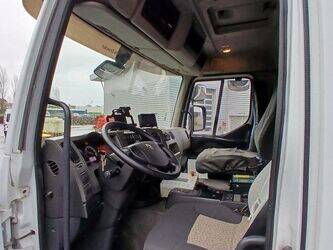 2010-renault-premium-1433601-46064325