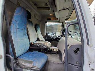 2010-renault-premium-1433601-46064330