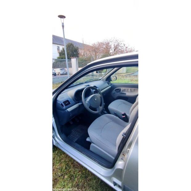 2005 Renault Clio-46064954