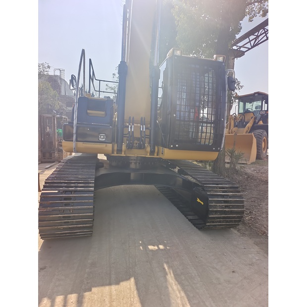 2025 Caterpillar 320D2L-46064976