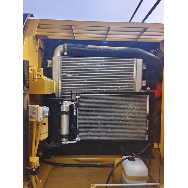 2025 Caterpillar 320D2L-46064980