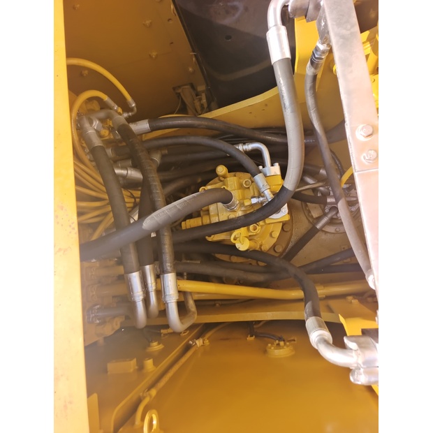 2025 Caterpillar 320D2L-46064982