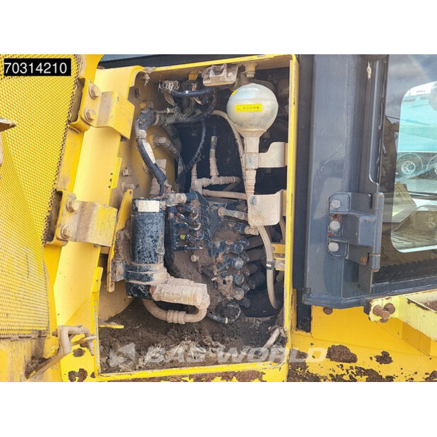 2015 كوماتسو D61PXI-23-46065395