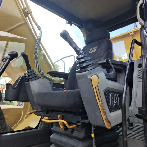 2025 Caterpillar 320GC-46066055