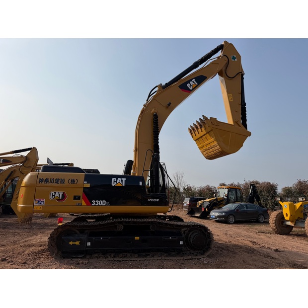 2022 Caterpillar 330D2L-46066136