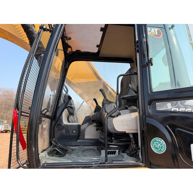 2022 Caterpillar 330D2L-46066138