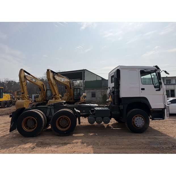 2023 Sinotruk 400-46067415