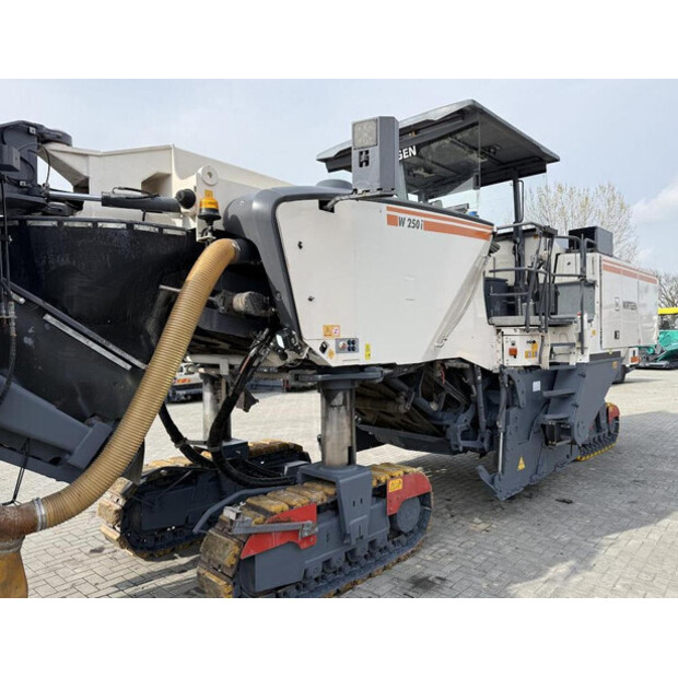 2017 فيرتجين W 250i-46067591