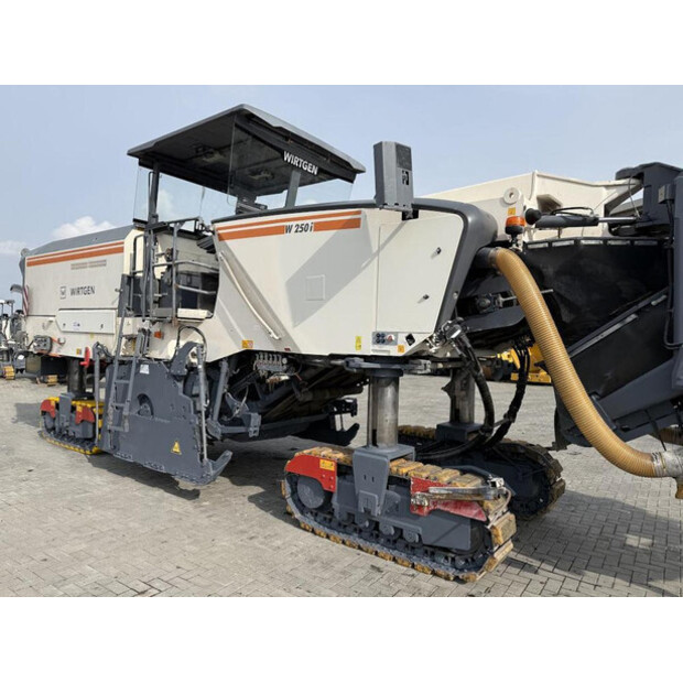 2017 فيرتجين W 250i-46067596